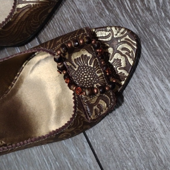Carlos embossed brown and gold leather heels. Size 6 - Picture 2 of 12